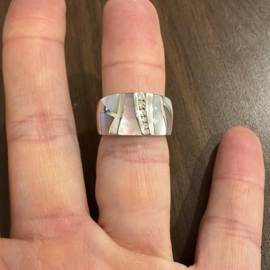 14k White Gold Mother of Pearl Inlay and Diamond Band Ring Size 7