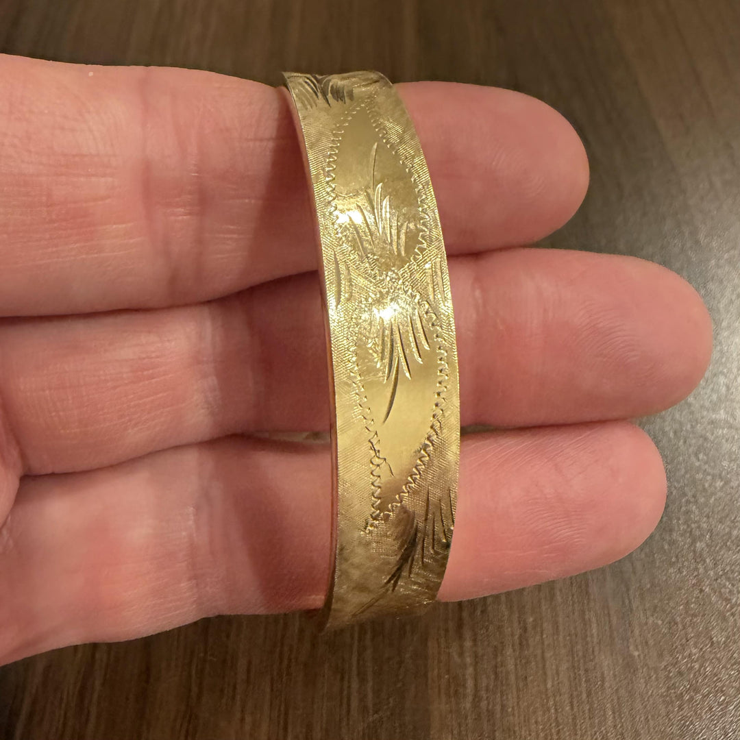 14k Yellow Gold 15g Vintage 10.5mm Concave Floral Bangle Bracelet 7"