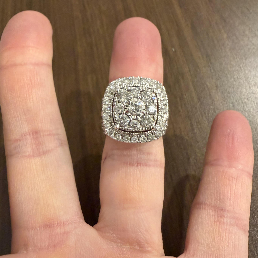 14k White Gold and 3cttw Diamond Large Cluster Ring Size 7