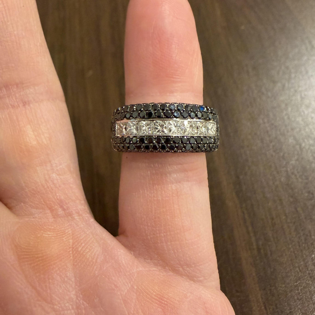 18k White Gold 2.10cttw Black and White Diamond Heavy Band Ring Size 6.5