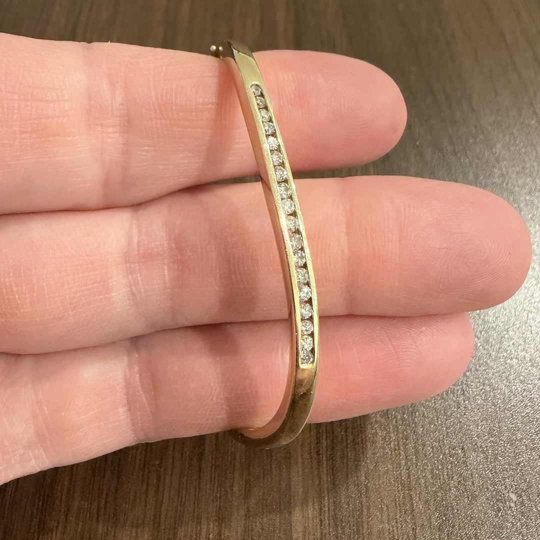 14k Yellow Gold and 0.50cttw Diamond 10.6g Curved Bangle Bracelet 6.5"