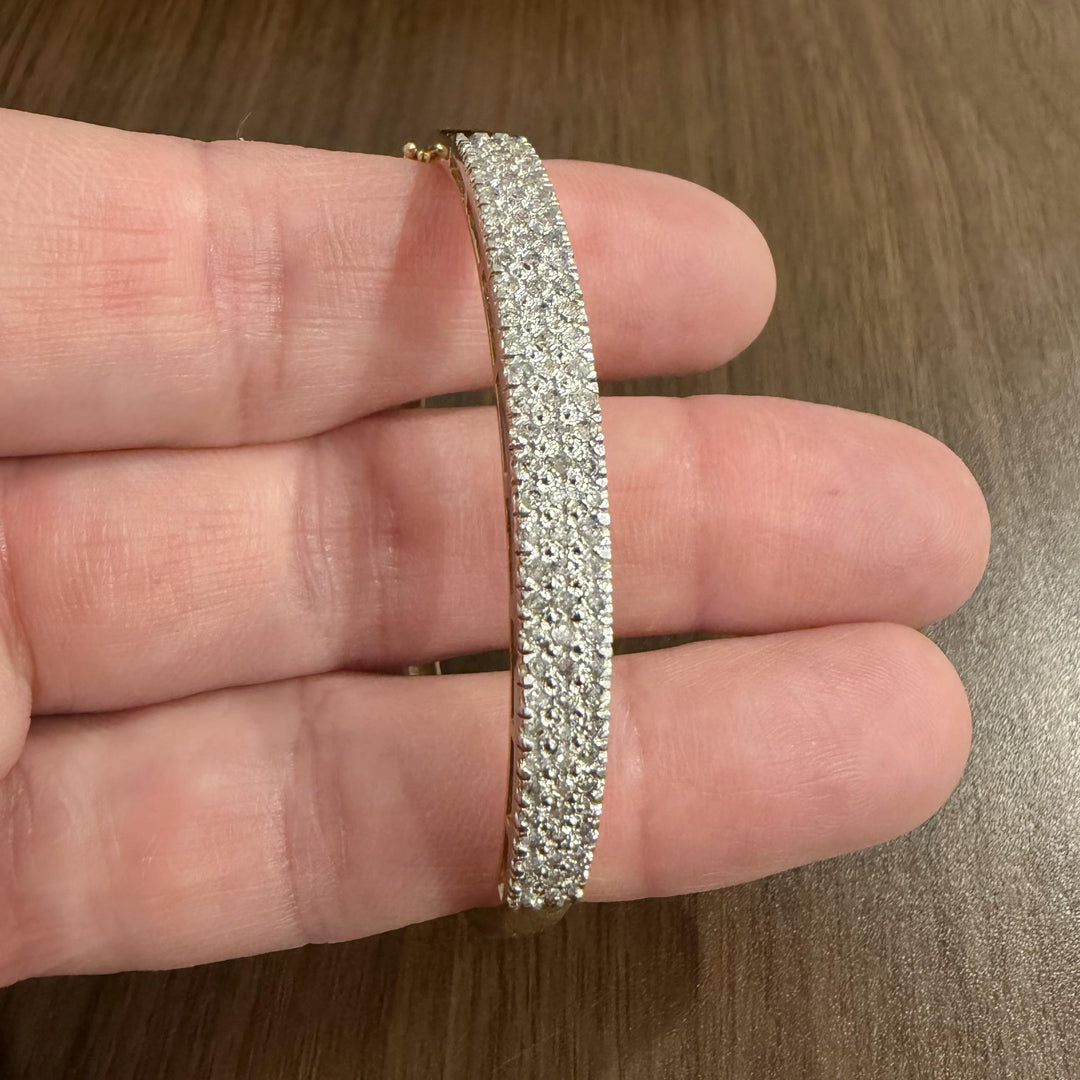 14k Yellow Gold and 1cttw Pave Diamond Bangle Bracelet 6.75"