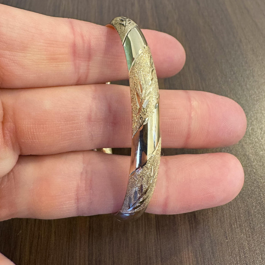 14k Yellow Gold 9.4g Ladies Striped 8mm Floral Bangle Bracelet 7.25"