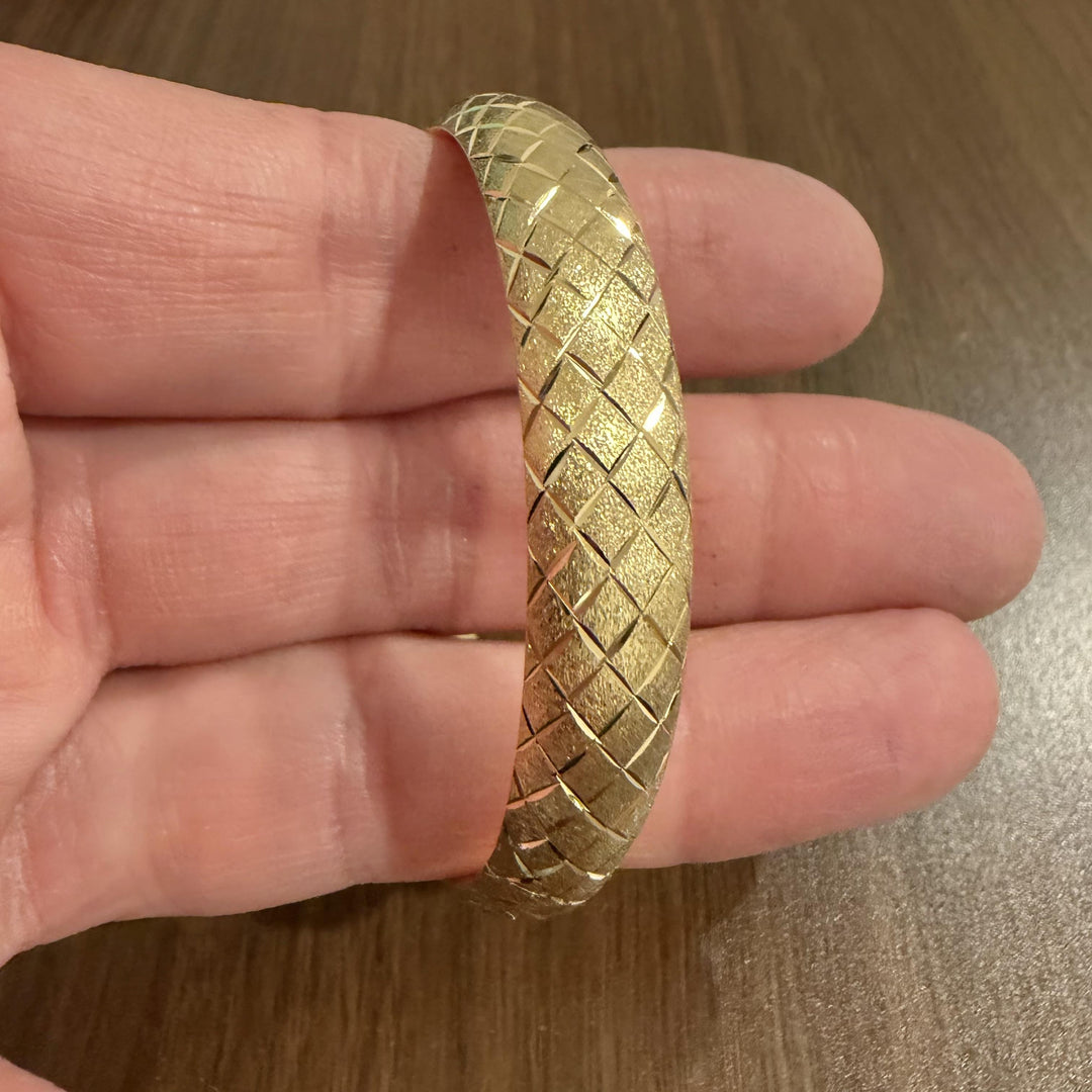 14k Yellow Gold 12.2g Satin Finish 10mm Diamond Cut Bangle Bracelet 7"