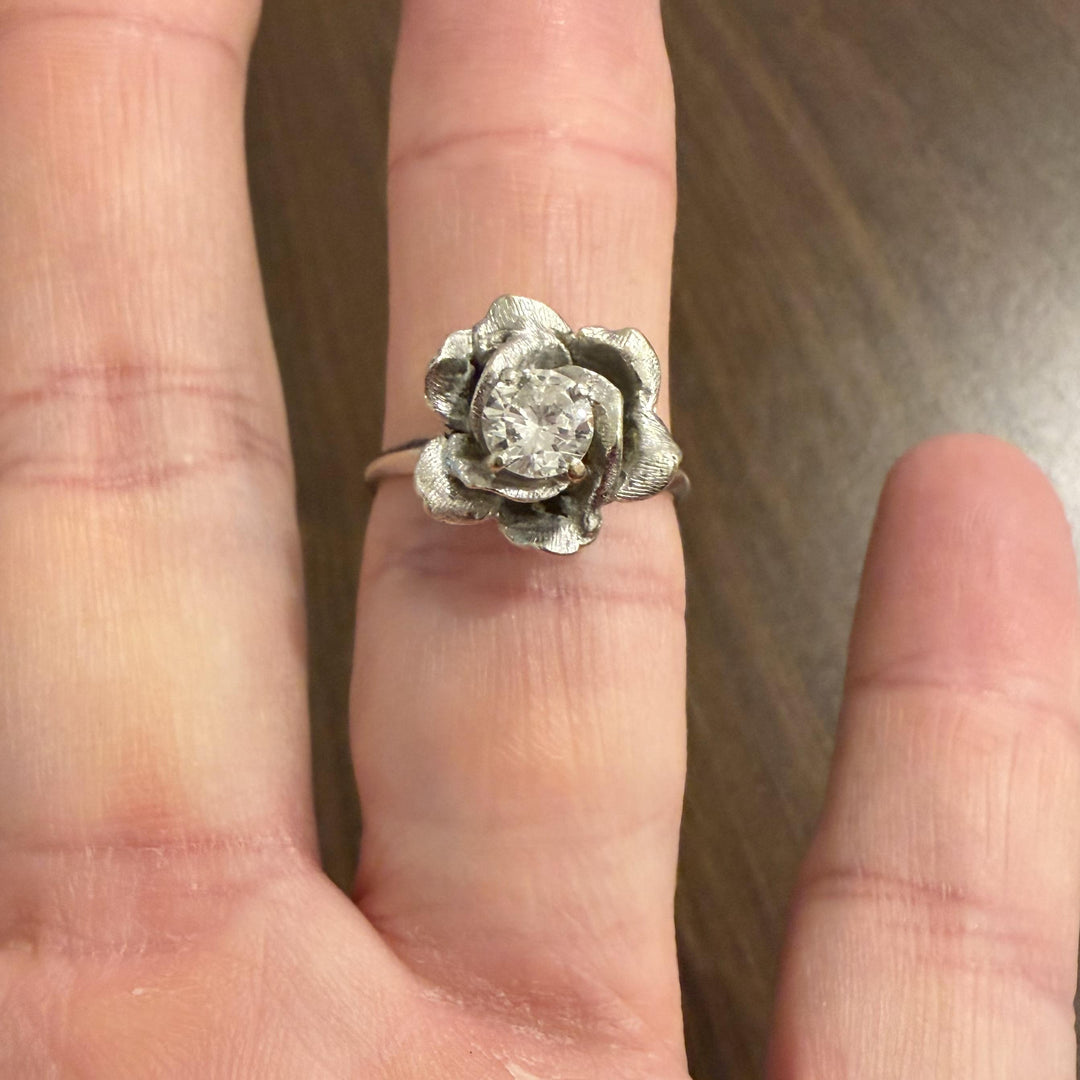 14k White Gold and 0.50ct Round Cut Diamond Vintage Rose Ring Size 8