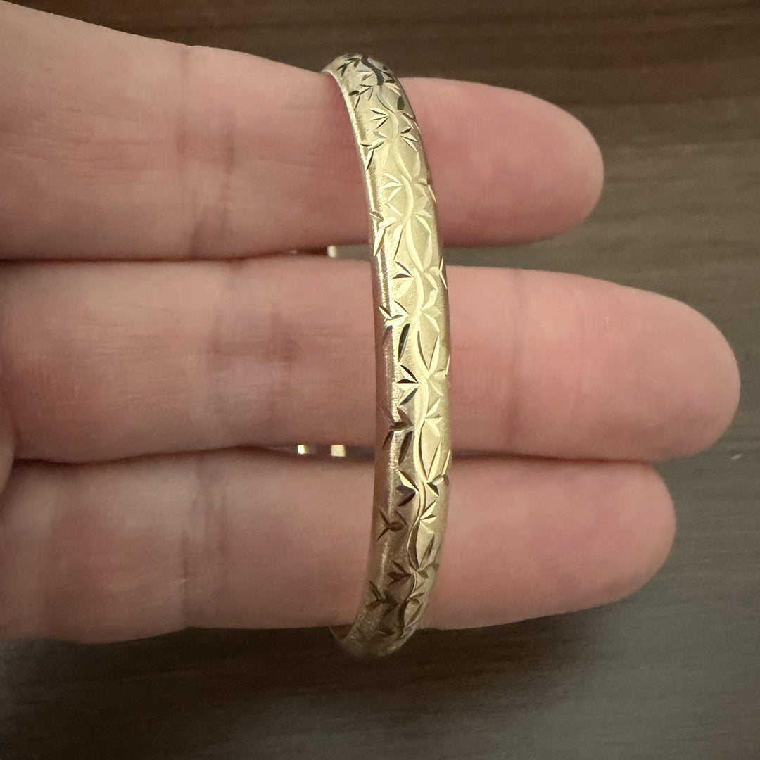 14k Yellow Gold 6.4g Hollow Light 6mm Diamond Cut Floral Bangle Bracelet 7"