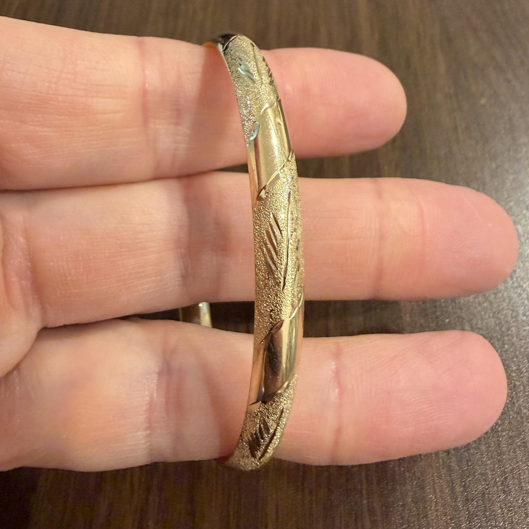 14k Yellow Gold 5.9g Hollow Light 6mm Striped Floral Bangle Bracelet 7.25"
