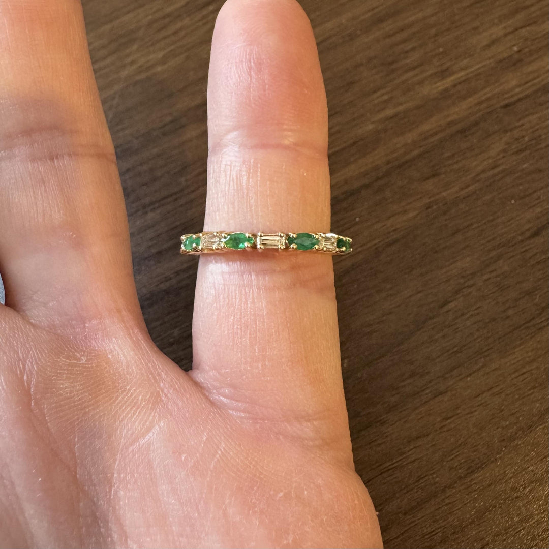 14k Yellow Gold Emerald and Baguette Diamond Band Ring Size 7.5
