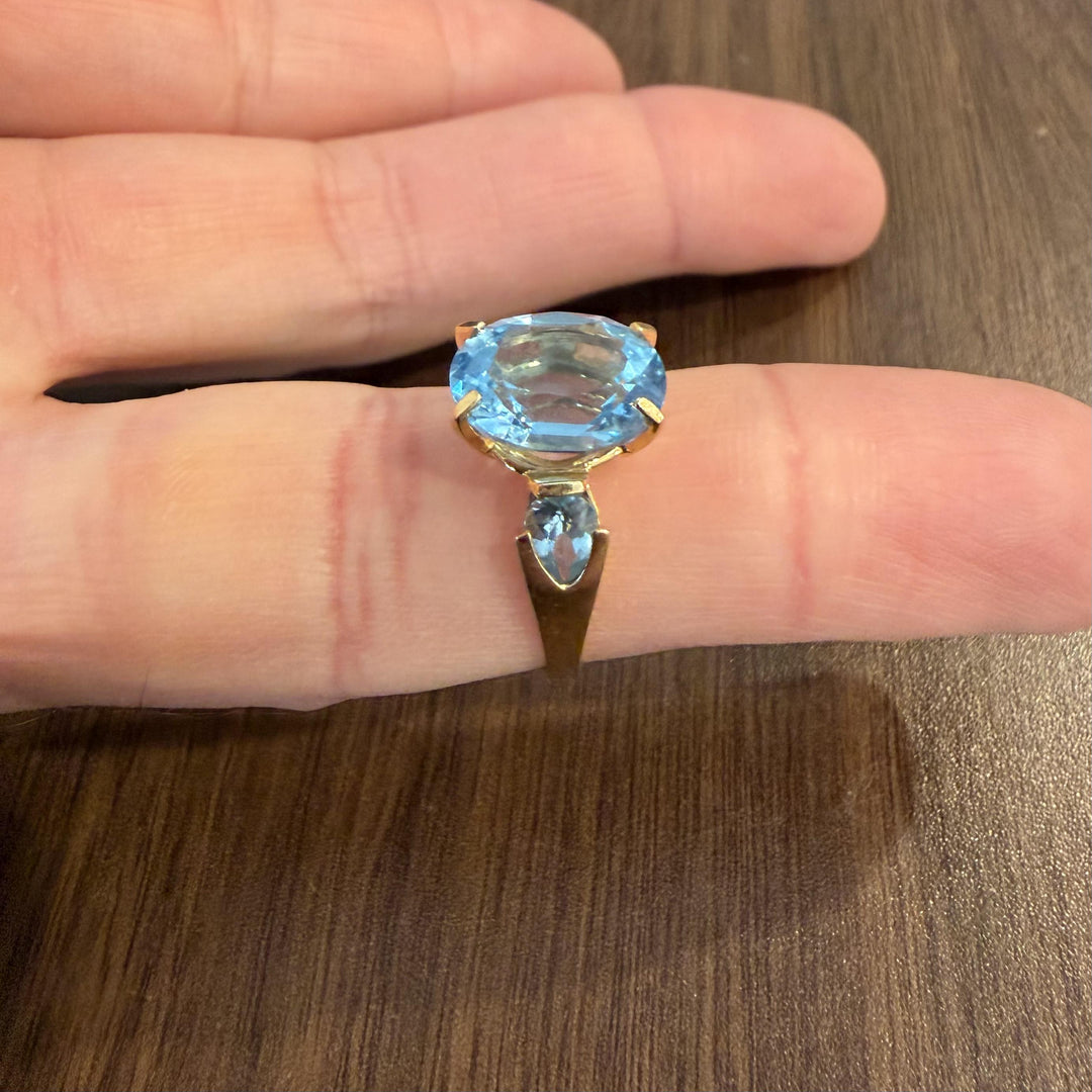 14k Yellow Gold Blue Topaz Ladies Ring Size 7.25