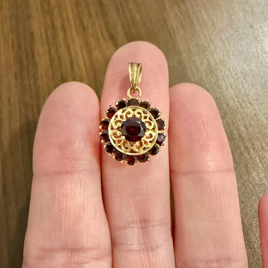 18k Yellow Gold and Red Garnet 5.7g Vintage Solid Pendant Italy 1"