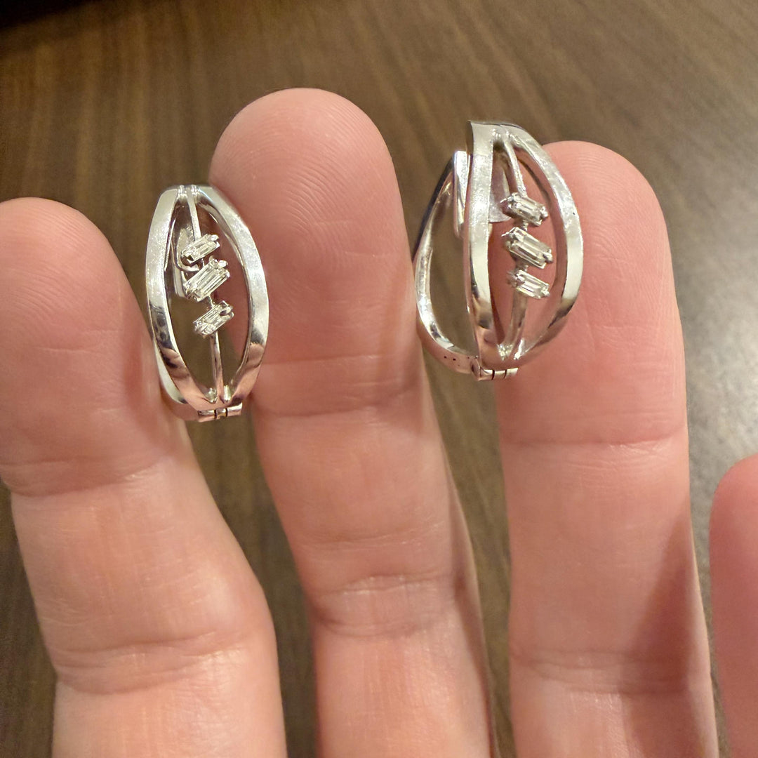14k White Gold and 0.30cttw Baguette Diamond Hoop Earrings