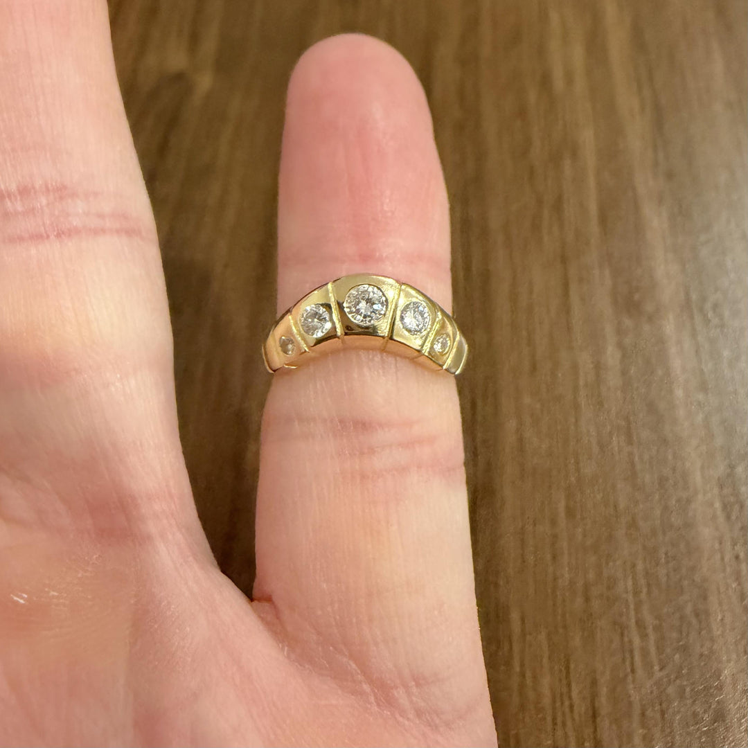 18k Yellow Gold and 0.35cttw Pave Set Diamond Curved Band Ring Size 5