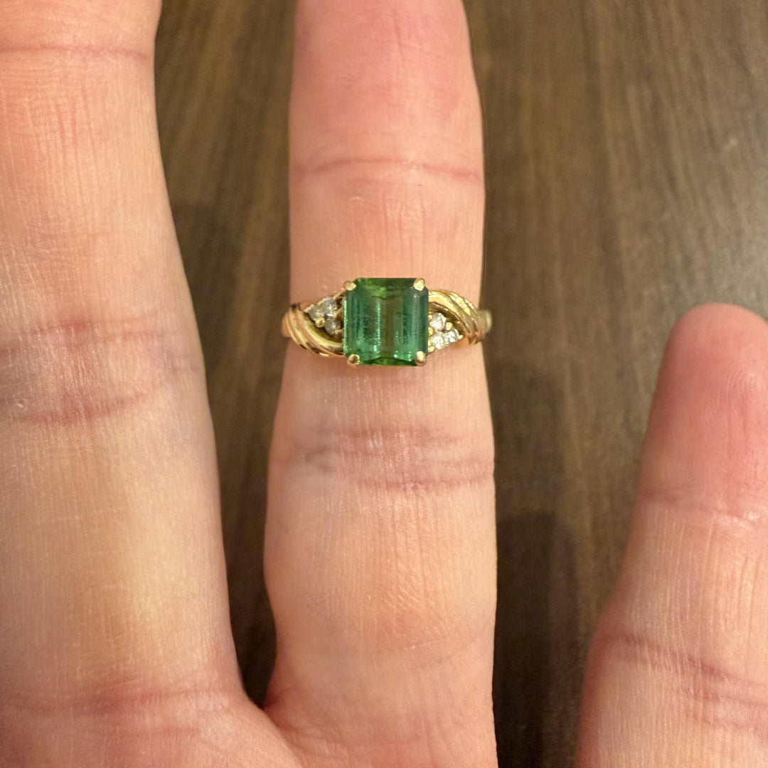 18k Yellow Gold Green Tourmaline and Diamond Ring Size 6.75