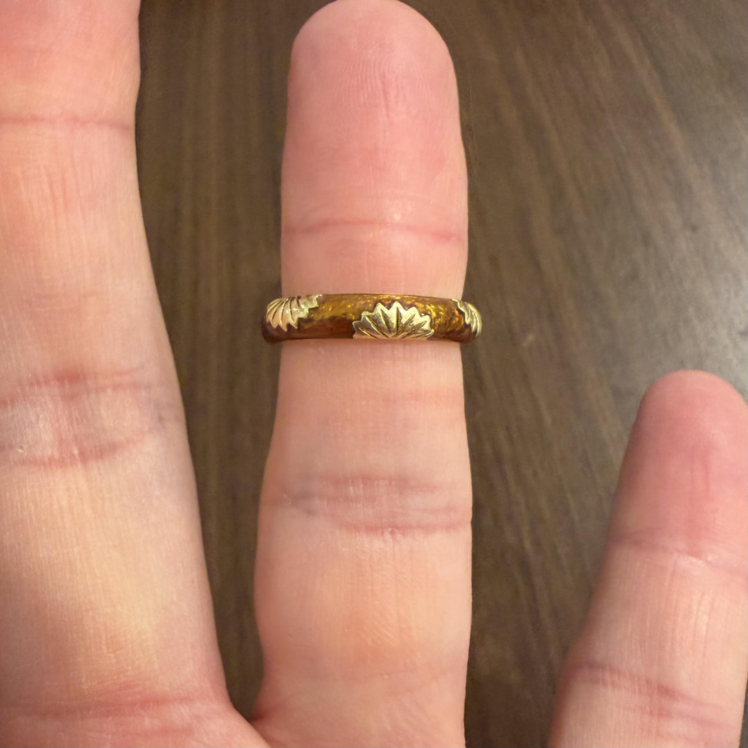 18k Yellow Gold and Enamel 5.3g Vintage Band Ring Size 6.25