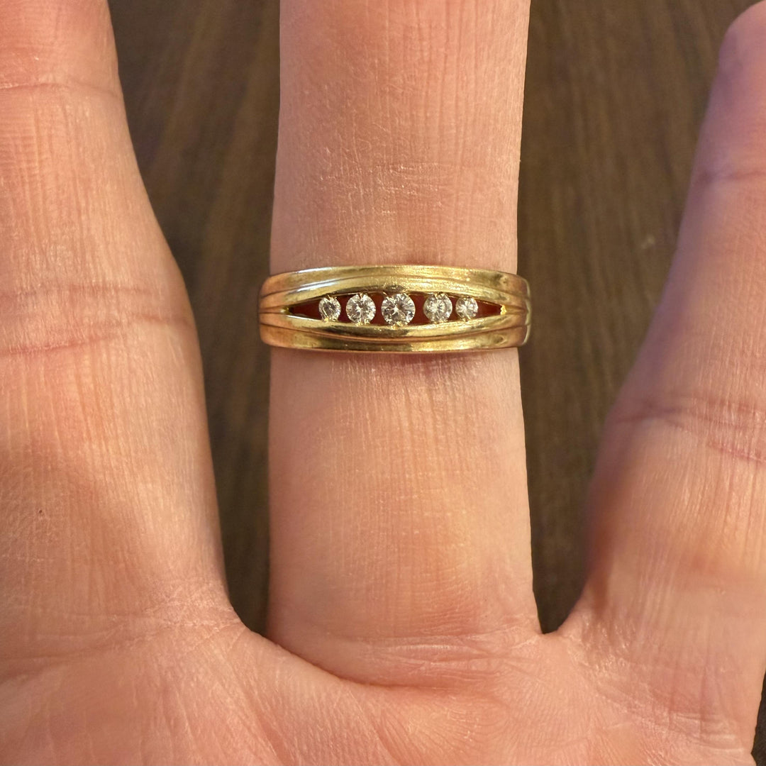 14k Yellow Gold and 0.20cttw Diamond Men's Band Ring Size 11.25