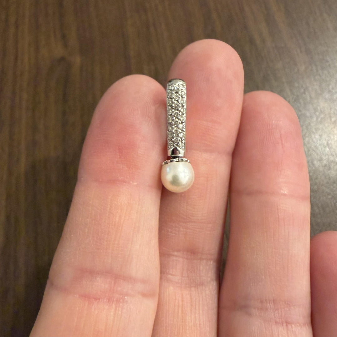 18k White Gold Pearl and 0.30cttw Diamond Pendant 1"