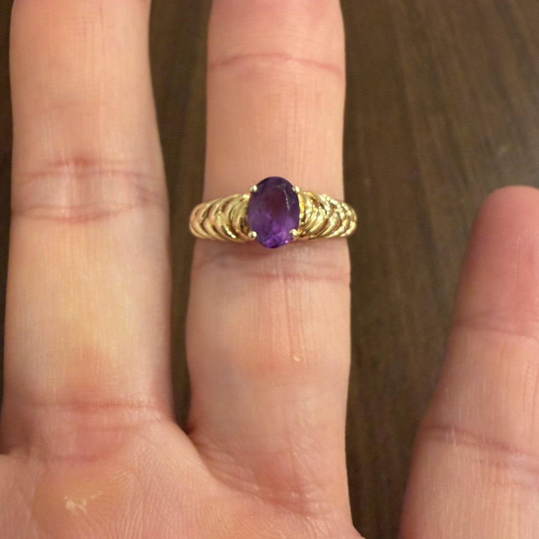 14k Yellow Gold and 1ct Oval Amethyst Ladies Ring Size 9.25