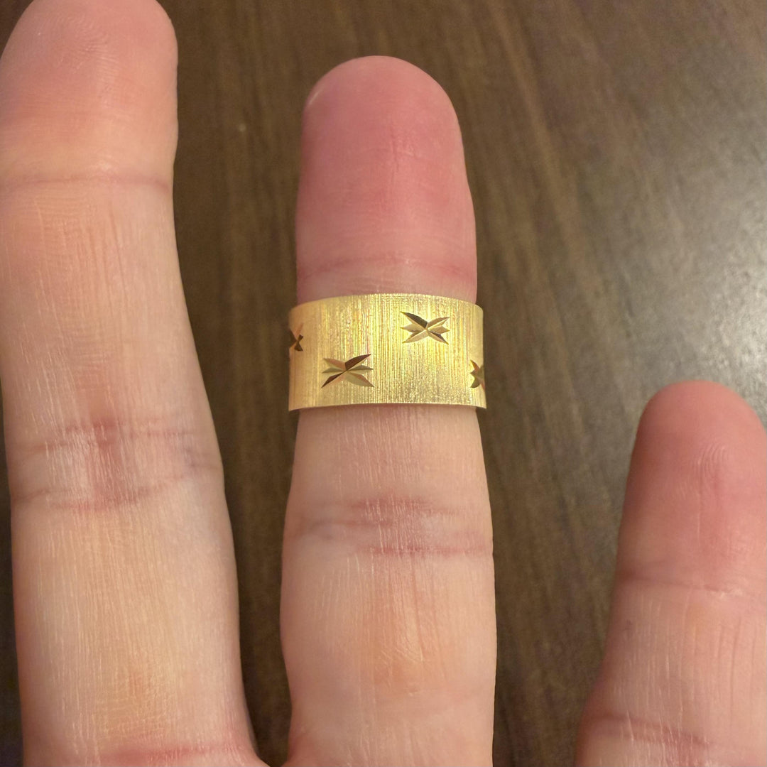 14k Yellow Gold 8g Solid Satin Finish Diamond Cut Starburst Band Ring Size 6.5