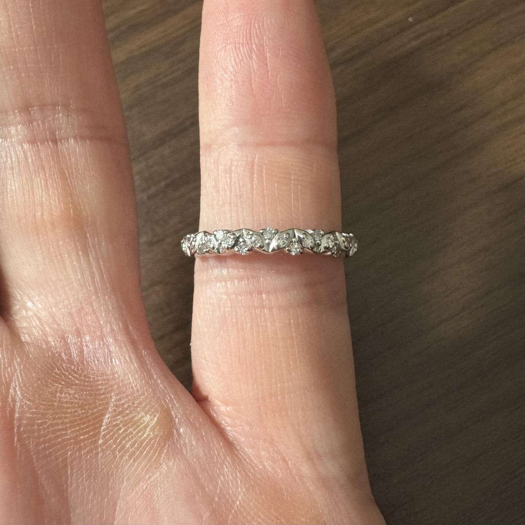 10k White Gold and Diamond Fancy Thin Band Ring Size 6.75