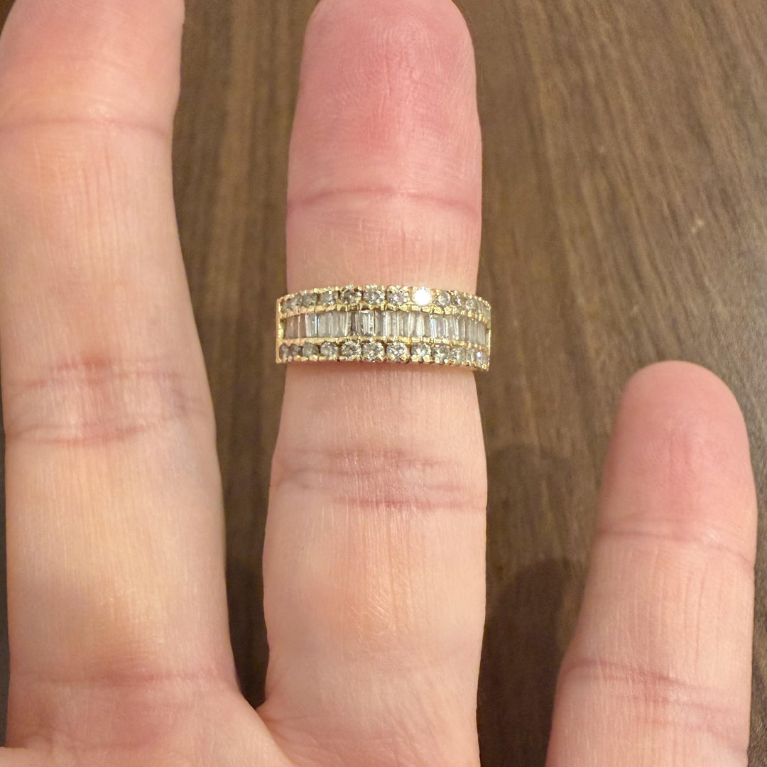 18k Yellow Gold and 1cttw Round and Baguette Diamond Ladies Band Ring Size 6.5
