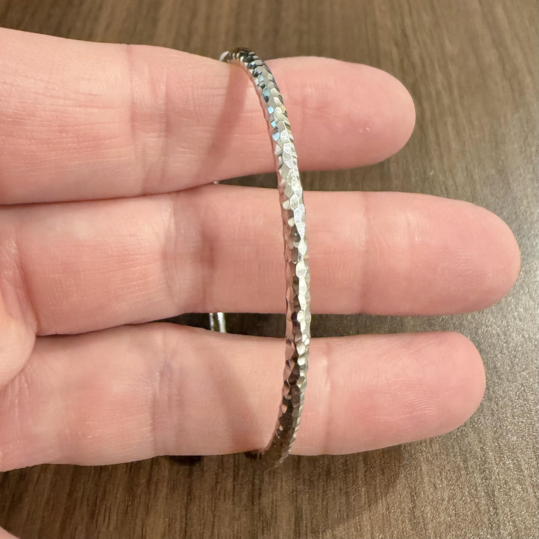 14k White Gold 5.7g Hammered Textured 3mm Fancy Bangle Bracelet Italy 7"