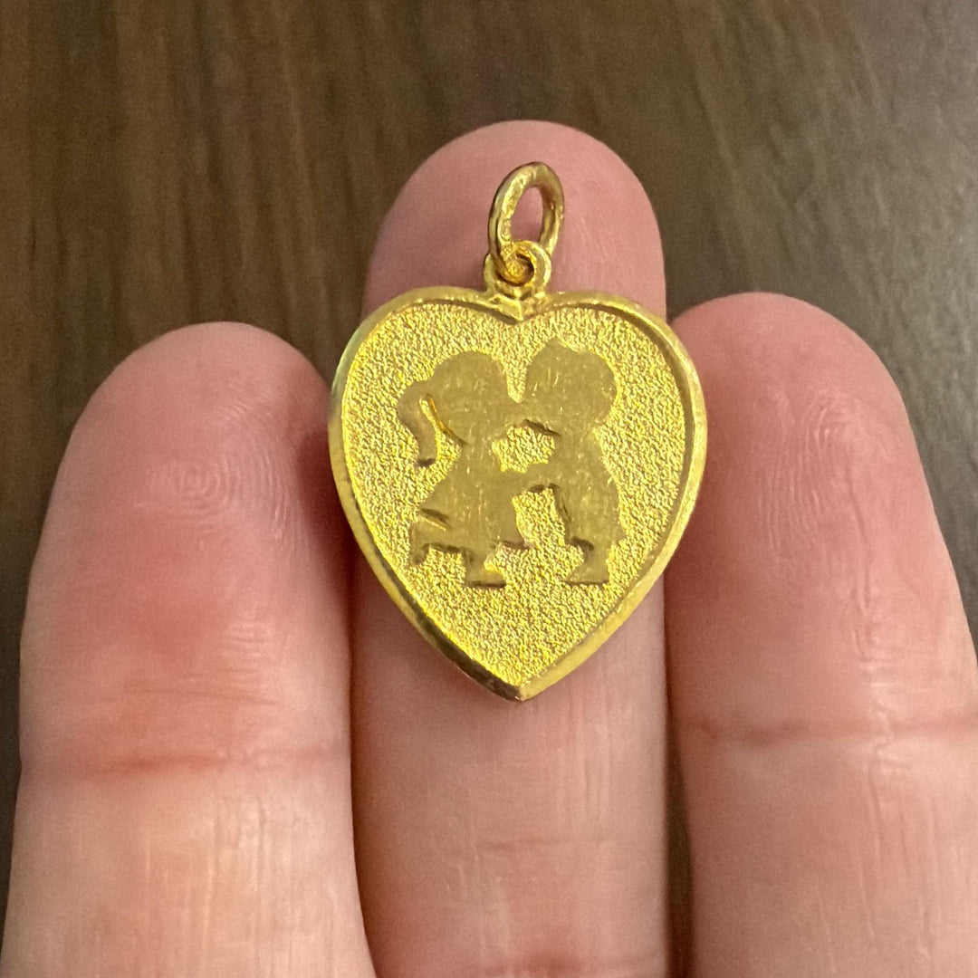 24k Pure Yellow Gold 8.8g Solid Boy and Girl Kissing Heart Charm Pendant