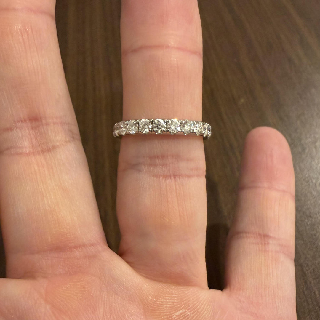 18k White Gold and 0.75cttw Diamond Half Eternity Band Ring Size 7.5