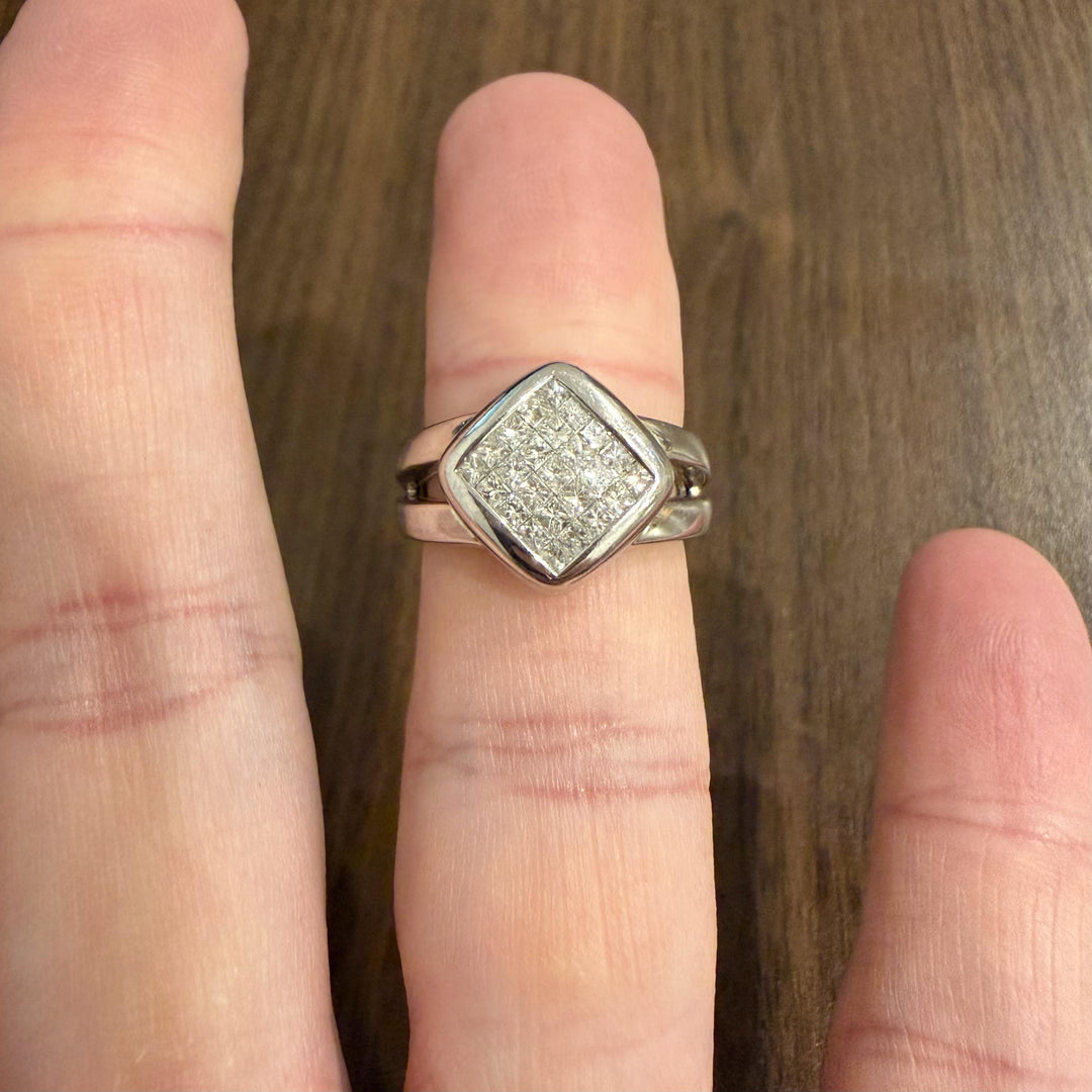 18k White Gold and 1.25cttw Princess Cut Diamond Heavy Ring Size 5