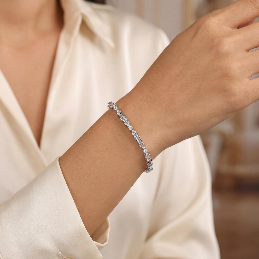 14k White Gold and 1cttw Round and Baguette Diamond Link Bracelet 7"