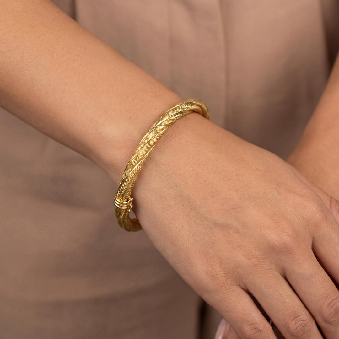 14k Yellow Gold 11.2g Vintage UnoAErre Twisted Bangle Bracelet Italy 6.75"