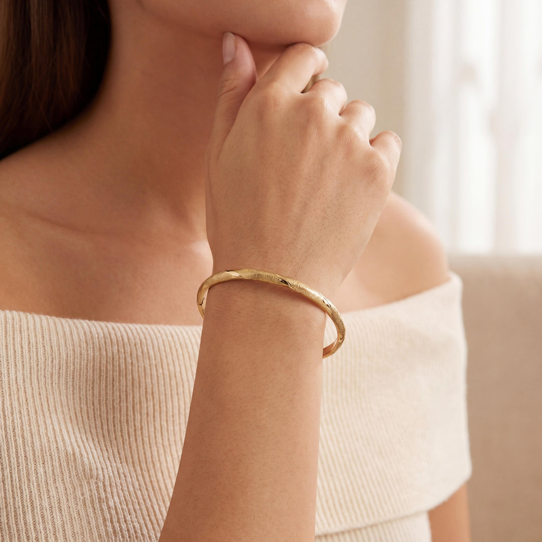14k Yellow Gold 4.8g Hollow Light 4.5mm Bangle Bracelet 7"