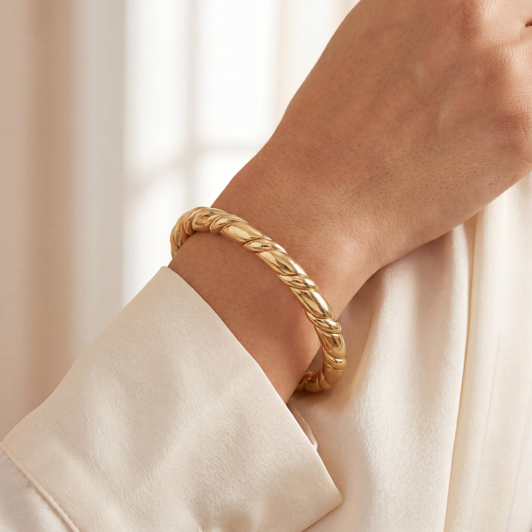 14k Yellow Gold 23.8g Solid Heavy 5.5mm Twisted Bangle Bracelet Italy 6.75"