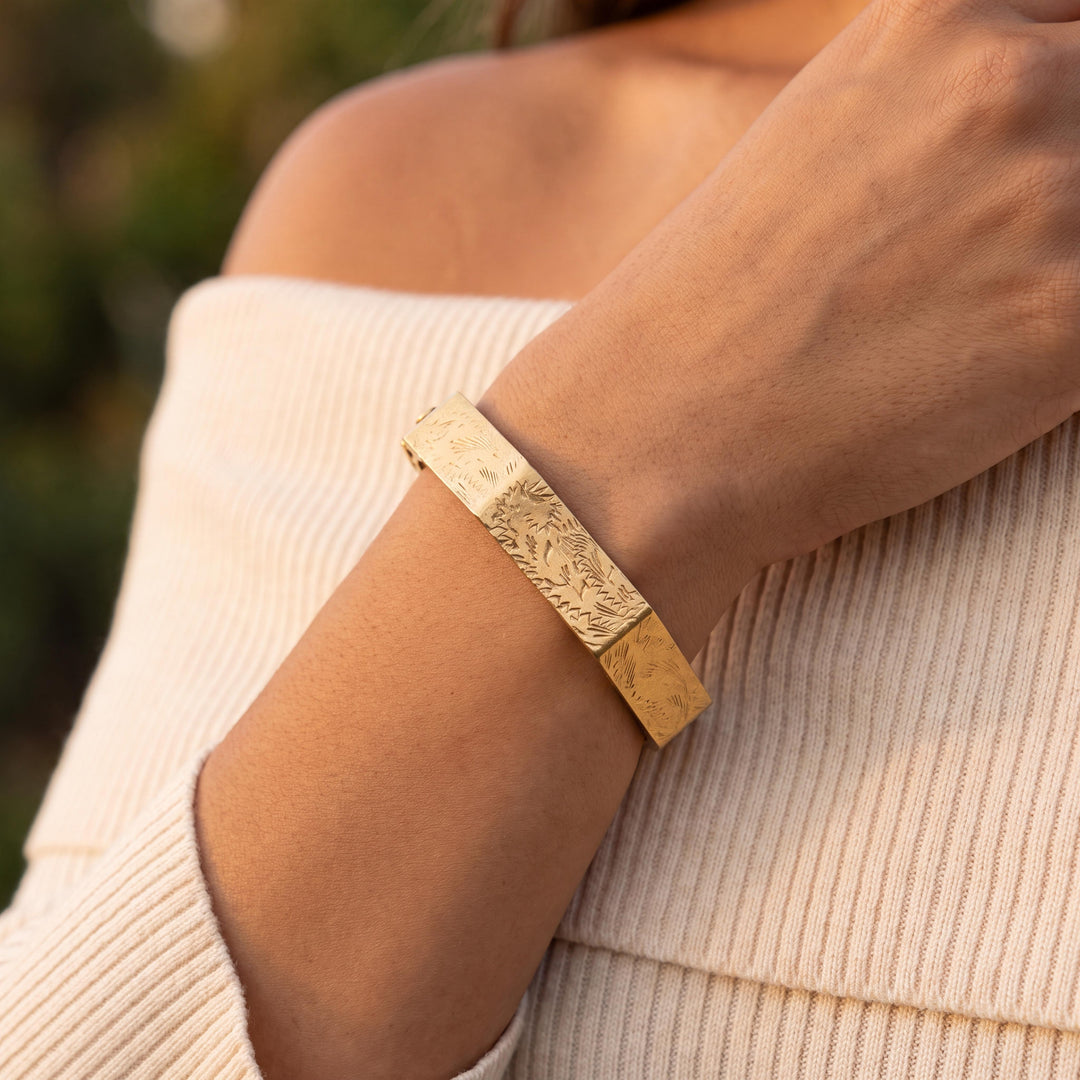 14k Yellow Gold 17.6g Vintage Floral 10mm Octagonal Bangle Bracelet 6.75"