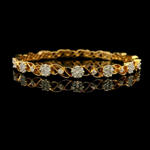 18k Yellow Gold and 3cttw Diamond Vintage Floral Bangle Bracelet 7.25