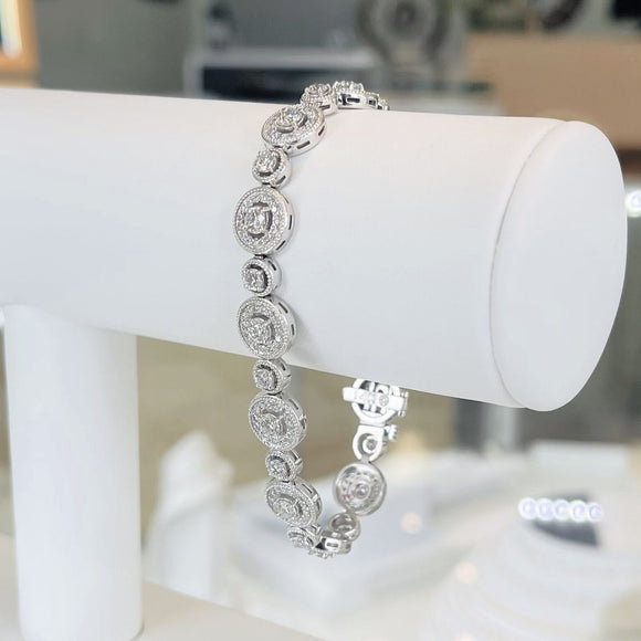 Brand New 14k White Gold and 5.52cttw Diamond Halo Link Bracelet 7.25